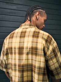 Men's collegiate style casual short-sleeve plaid shirt for spring, summer, and autumn. Suitable for campus wear, casual outings,